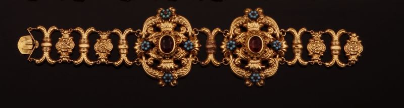 Bracciale con granati e turchesi con due motivi centrali a soggetto floreale  - Auction Jewels - Timed Auction - Cambi Casa d'Aste