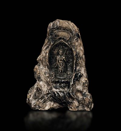 Scultura in Pietra Raffigurante Buddha con Aura nella Roccia, Cina, Dinastia Qing, Epoca Qianlong...