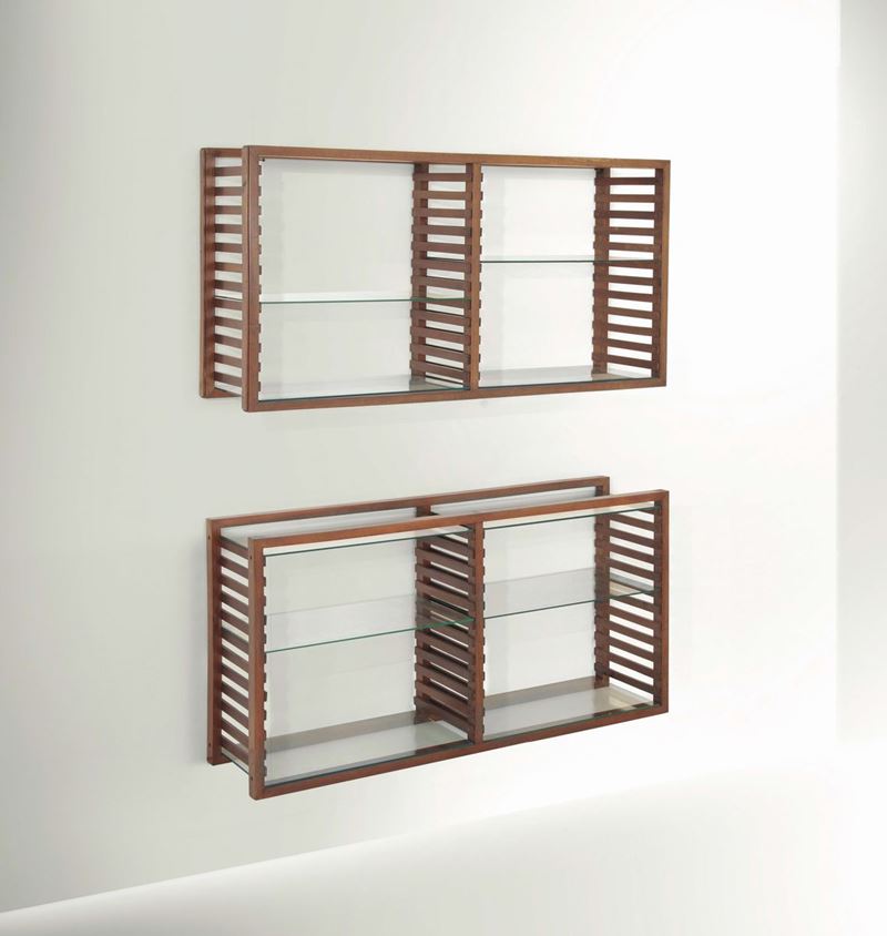 Franco Albini, a bookcase with two wall shelves. Walnut slats structure and sides with visible maple wood spines. Movable shelves in Vitrex crystal. Original design for Casa C. Milano. Certificate of authenticity. Italy, 1945  - Auction Fine Design - Cambi Casa d'Aste