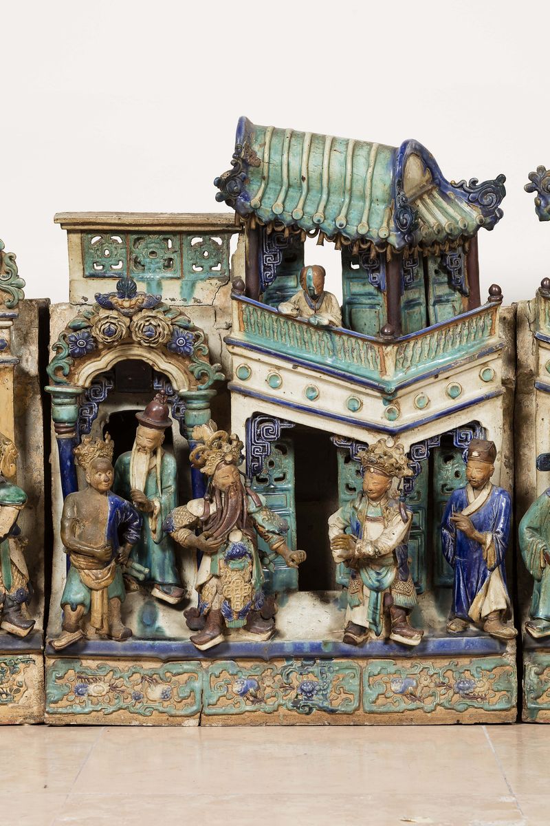 Grande Frontale di Tempio in Grès Smaltato con Scene di Vita Comune e Personaggi a Bassorilievo, ...