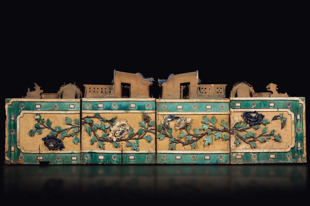 Grande Frontale di Tempio in Grès Smaltato con Scene di Vita Comune e Personaggi a Bassorilievo, ...