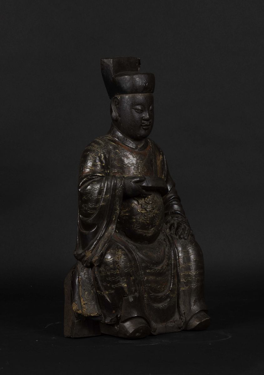 Figura di Dignitario Seduto in Legno Laccato e Dorato, Cina, Dinastia Ming, XVI Secolo