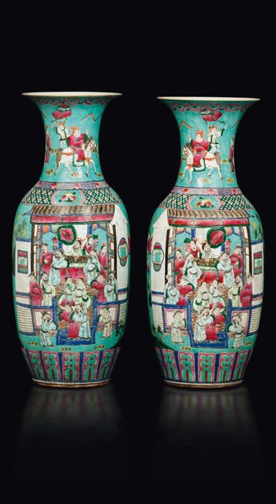 Coppia di Vasi in Porcellana Canton con Scene di Vita di Corte, Cina, Dinastia Qing, XIX Secolo