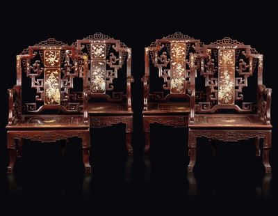 Quattro Poltrone in Legno di Homu con Inserti in Madreperla e Raffigurazioni Naturalistiche, Cina...
