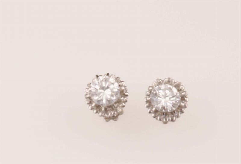 Coppia di diamanti taglio brillante di ct 1,39 e 1,44, colore F e E, caratteristiche interne VS1 e VVS2  - Asta Fine Jewels - Cambi Casa d'Aste