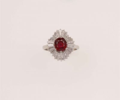 Anello con Rubino Thailandia di Ct 2,23 e Diamanti a Contorno