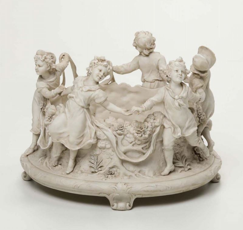 Gruppo in porcellana biscuit con giovani danzanti, XX secolo  - Auction Fine Art - Cambi Casa d'Aste