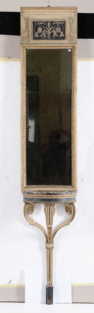 Consolina in legno intagliato e laccato con specchiera, XIX secolo  - Asta Asta a Tempo Arredi e Antiquariato - V - Cambi Casa d'Aste