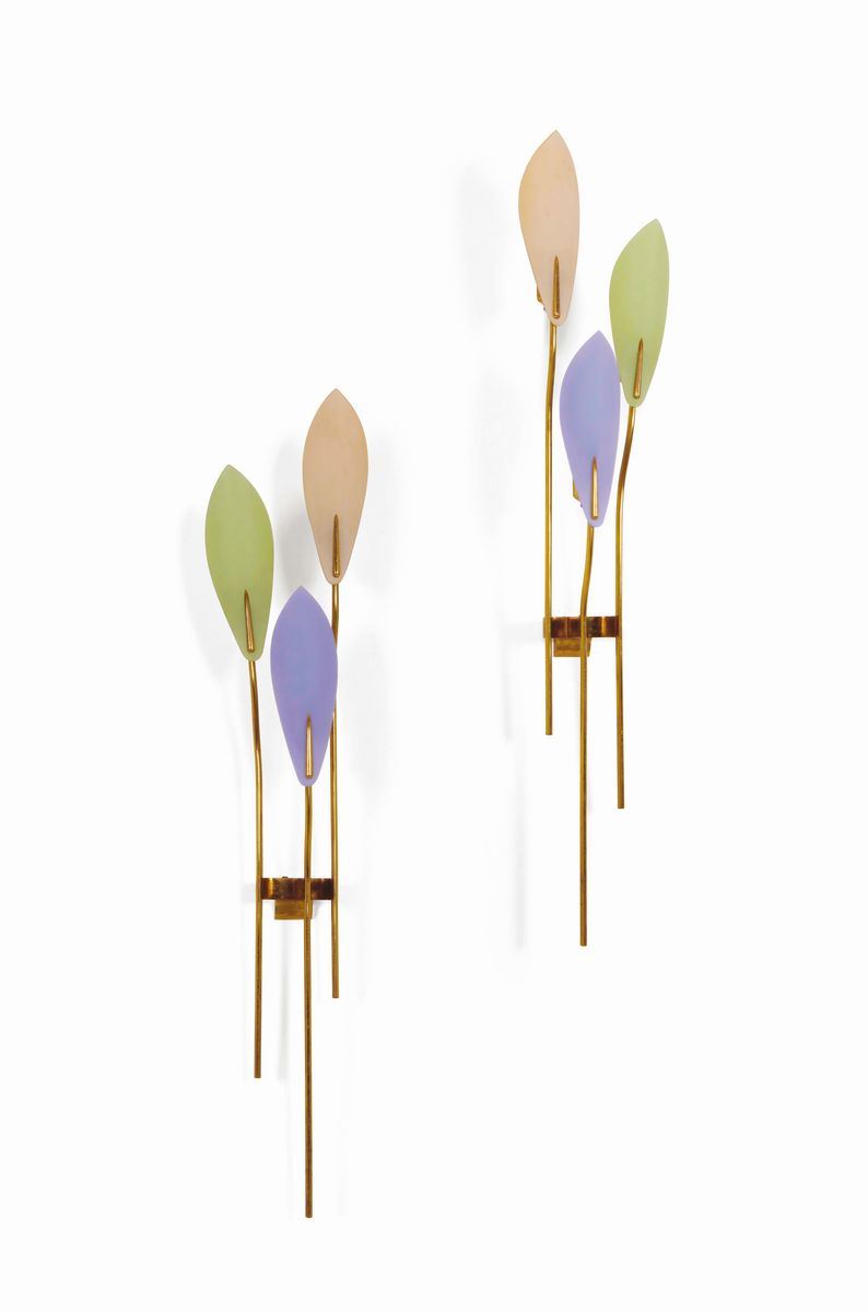 Max Ingrand, a pair of appliques with a brass structure, marble base and coloured, curved and satinated glass diffusers. Fontana Arte Prod., Italy, 1955  - Auction Fine Design - Cambi Casa d'Aste
