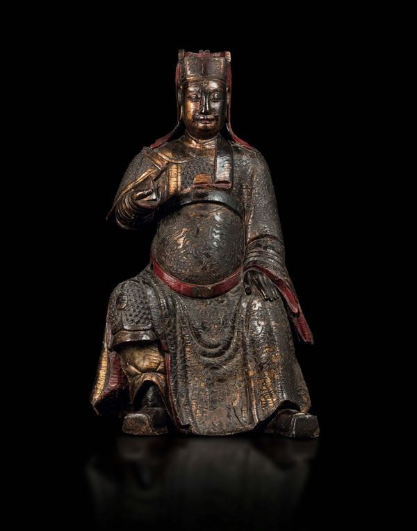 Importante scultura di dignitario seduto in legno dorato e laccato, Cina, Dinastia Ming, XVI secolo