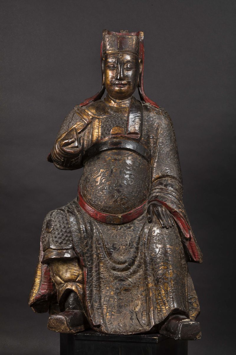 Importante Scultura di Dignitario Seduto in Legno Dorato e Laccato, Cina, Dinastia Ming, XVI Seco...