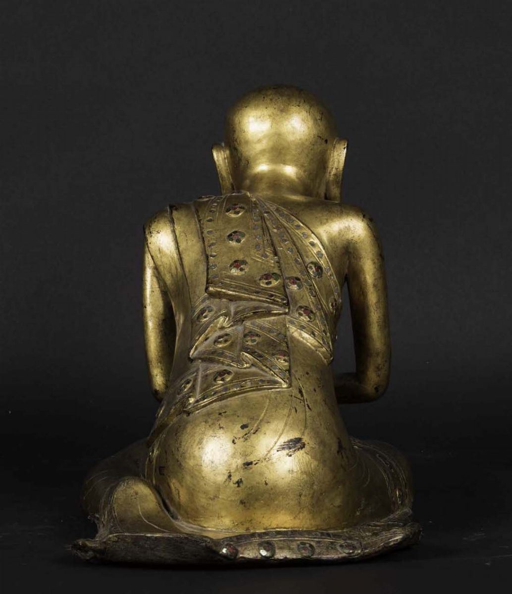 Figura di Monaco in Preghiera in Legno Scolpito e Dorato, Thailandia, XX Secolo