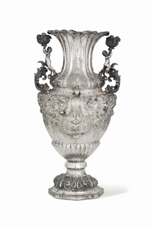 A large vase in molten and chiselled silver, artistic Italian silver work from the 20th century