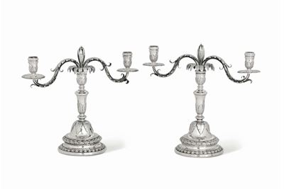 Coppia di Candelabri in Argento Fuso, Sbalzato e Cesellato, Genova Bollo della Torretta per il 17...