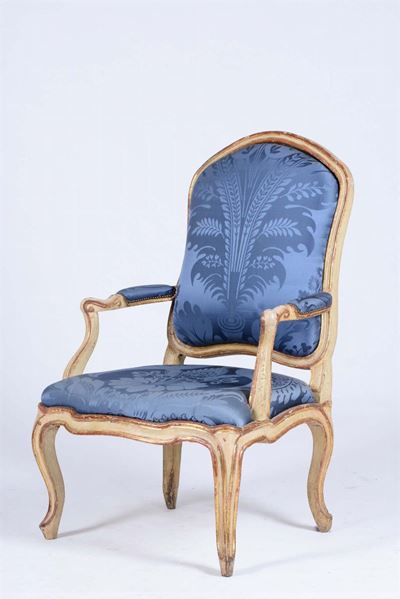 Poltroncina di Forma Luigi XV in Legno Laccato con Profili Dorati, Fine XVIII Secolo