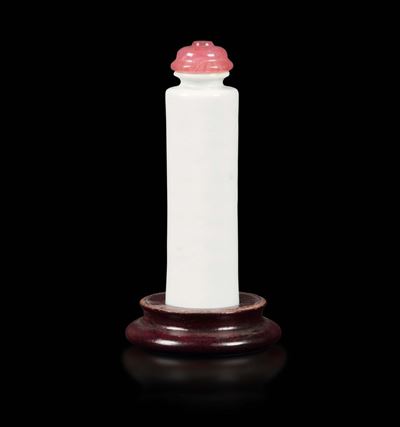 Snuff Bottle in Porcellana con Decoro Segreto a Fiori, Cina, Dinastia Qing, XIX Secolo