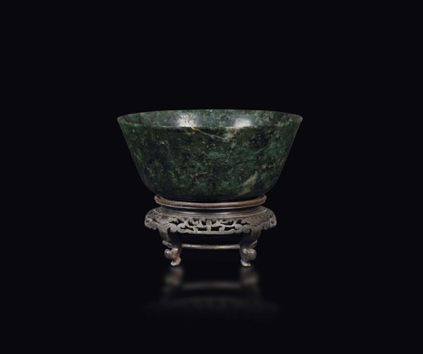 Ciotola in giada spinacio, Cina, Dinastia Qing, fine XIX secolo