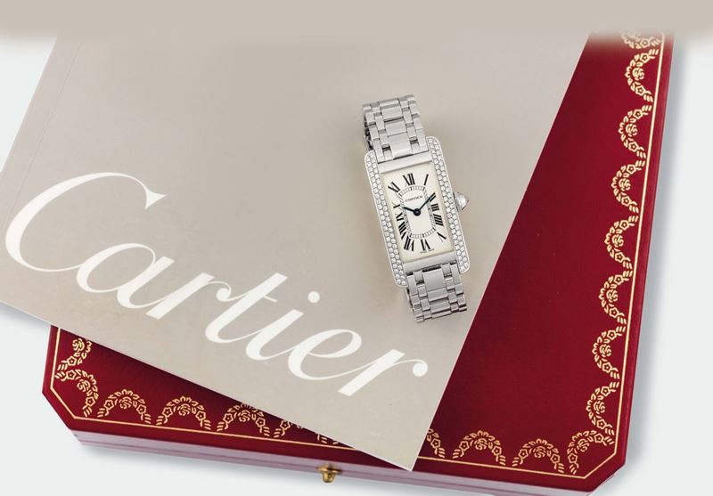 Cartier, Ref. 1713, Tank Americaine. Fine and elegant, 18K white gold and diamonds, quartz lady's wristwatch with gold bracelet with original deployant clasp. Accompanied by the original box and Guarantee. Sold in 2004  - Auction Watches and Pocket Watches - Cambi Casa d'Aste
