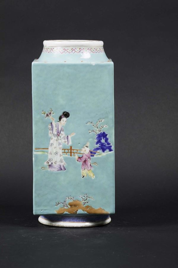 A polychrome enamel porcelain vase with figures of Guanyin and children on a turquoise backdrop, China, Qing Dynasty, 20th century