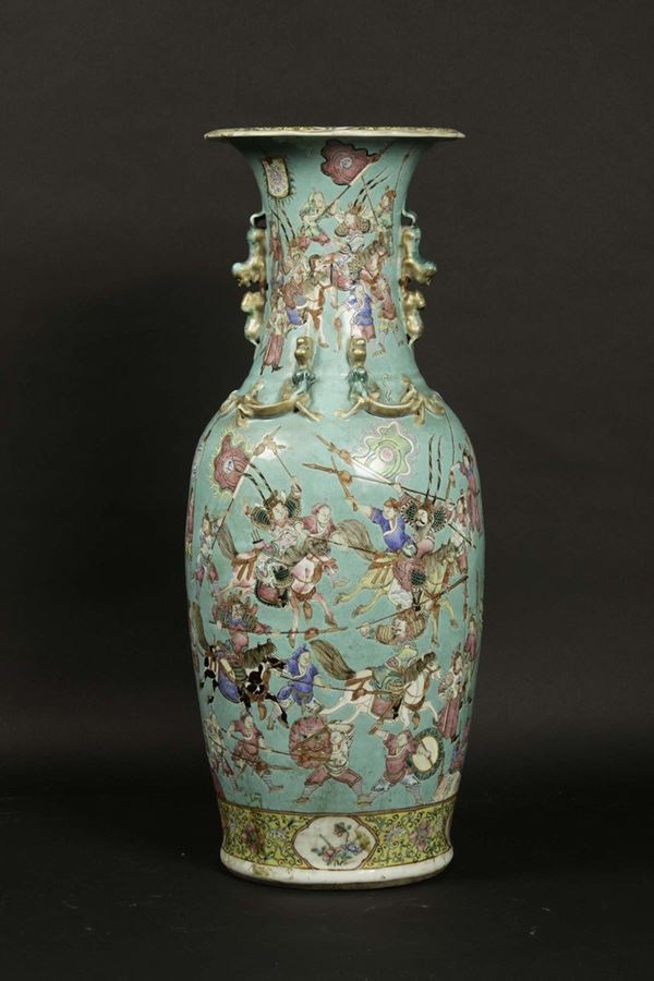 A Pink Family porcelain vase with a battle scene on a turquoise backdrop and embossed dragons, China, Qing Dynasty, 19th century