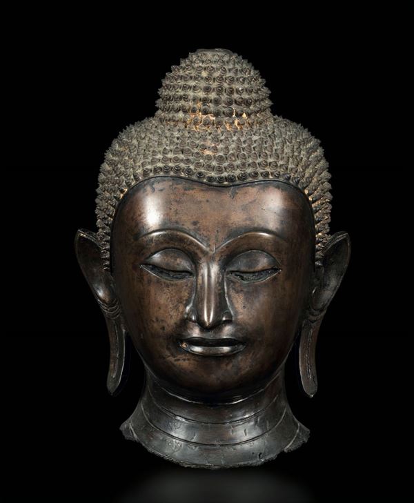 Testa di Buddha in bronzo dorato, Thailandia, Ayutthaya, XVII secolo
