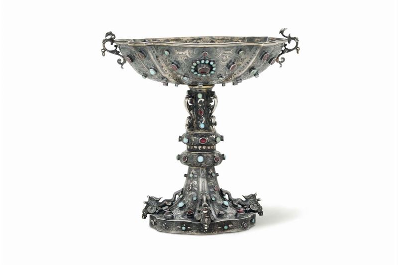 A cup in molten, embossed, chiselled and gilt silver and settings with garnets and turquoises, Austria (?) 19th-20th century  - Auction Collectors' Silvers - Cambi Casa d'Aste