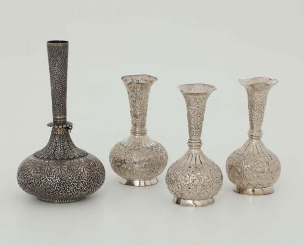 Quattro vasetti in argento fuso, sbalzato e cesellato, arte ottomana del medio oriente (Persia?) XIX - XX secolo
