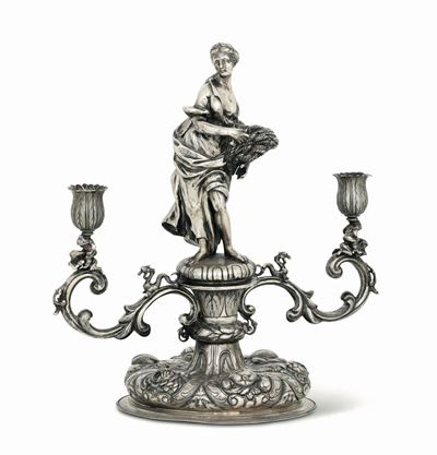 Candeliere a Due Bracci in Argento Fuso, Sbalzato e Cesellato. Impero Austro-ungarico (?), Fine X...