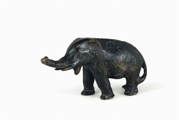 An elephant in molten and chiselled bronze. Founder from the 19th century