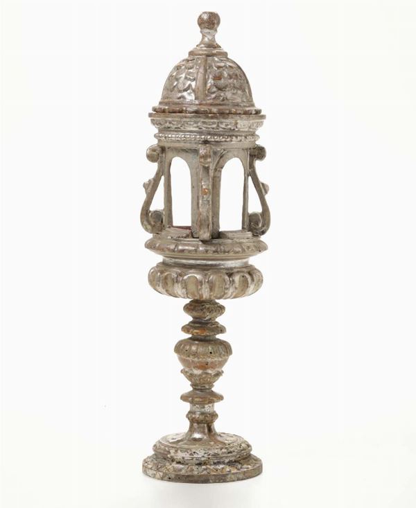 An architectonic reliquary in carved and silver-coated wood, 17th-18th century