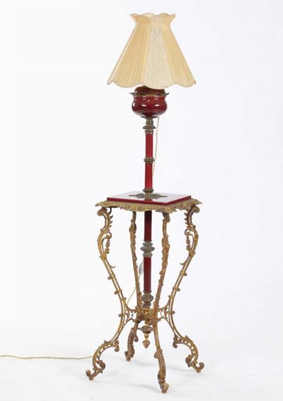 Tavolino con Lampada in Metallo Dorato, XX Secolo