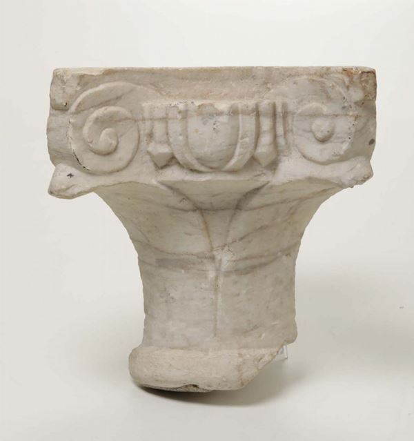A marble capital. Italian Gothic art from the 14th-15th century