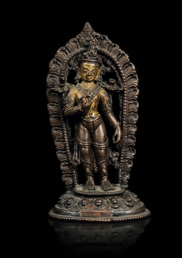 Figura di Padmapani in bronzo con tracce di doratura eretta su fiore di loto con aura, Tibet, XI-XII secolo