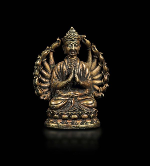 Figura di Lama in bronzo seduto su doppio fiore di loto, Tibet, XVI secolo