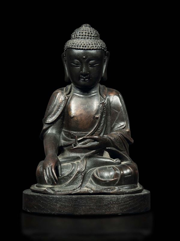 Figura di Buddha Sakyamuni in bronzo, Cina, Dinastia Ming, XVII secolo