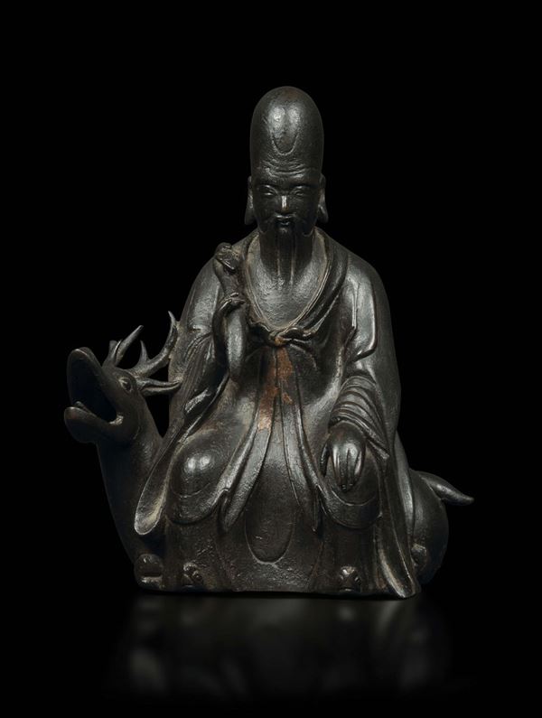 Figura di Shoulao seduto su cervo in bronzo, Cina, Dinastia Qing, epoca Qianlong (1736-1796)