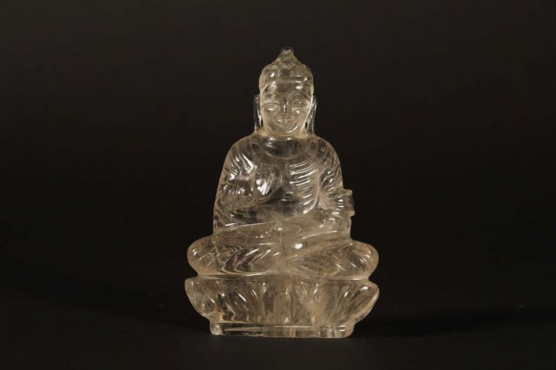Figura di Buddha seduto su fiore di loto in cristallo di rocca, Cina, Dinastia Qing, epoca Qianlong (1736-1796)  - Asta Chinese Works of Art - Cambi Casa d'Aste