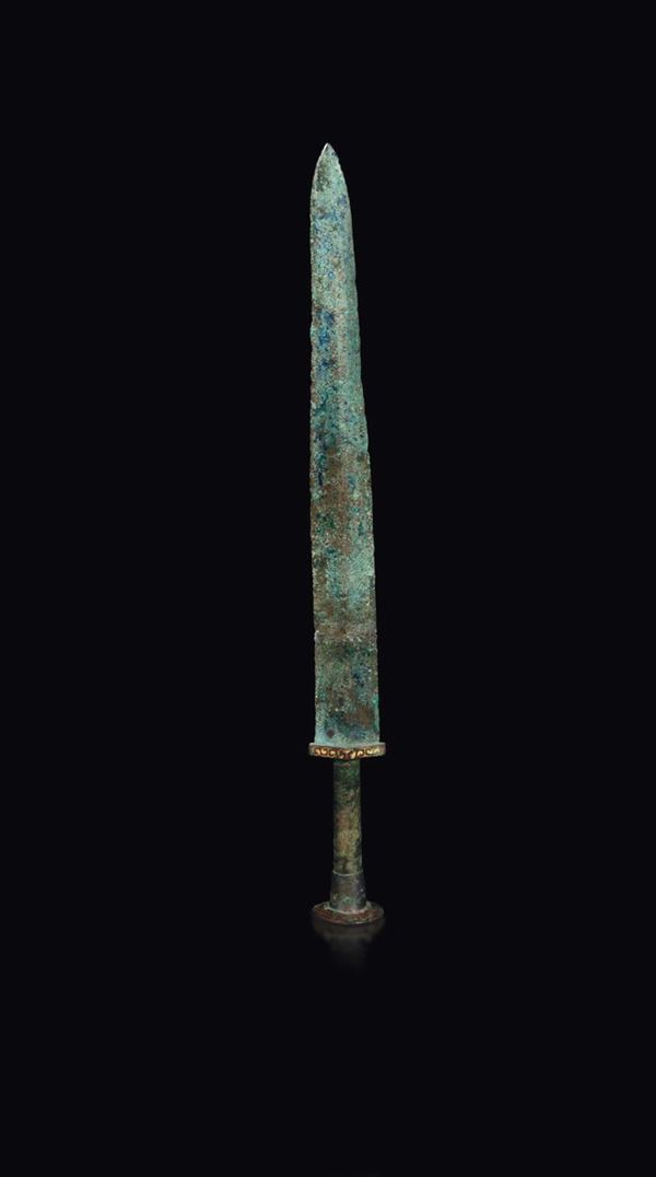 Spada con motivi decorativi in oro, Cina, Stati Combattenti (481-221 a.C.)