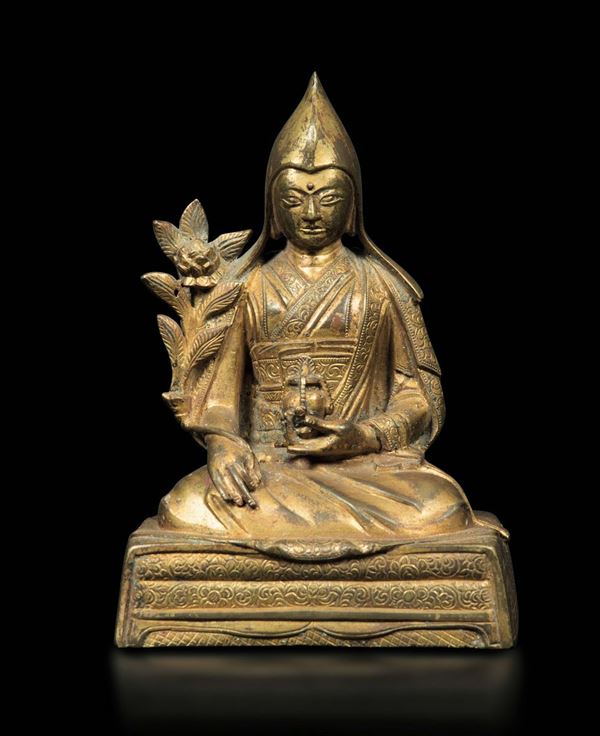 Figura di Lama Tsongkhapa in bronzo dorato e cesellato,Tibet, XVIII secolo