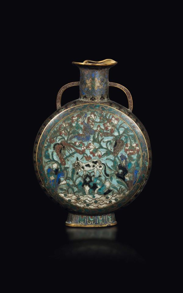 Fiasca a smalti cloisonné con decorazione a tema naturalistico e animali, Cina, Dinastia Ming, XVII secolo