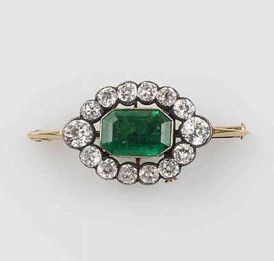 Spilla con Smeraldo Colombia di Ct 3,63 e Diamanti