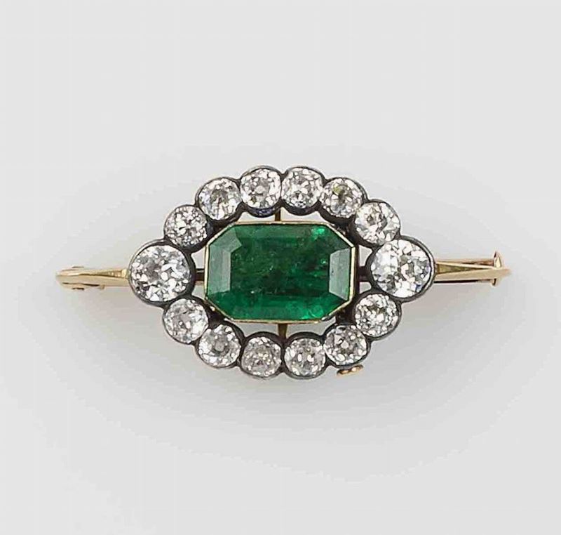 Spilla con smeraldo Colombia di ct 3,63 e diamanti  - Asta Fine Jewels - Cambi Casa d'Aste