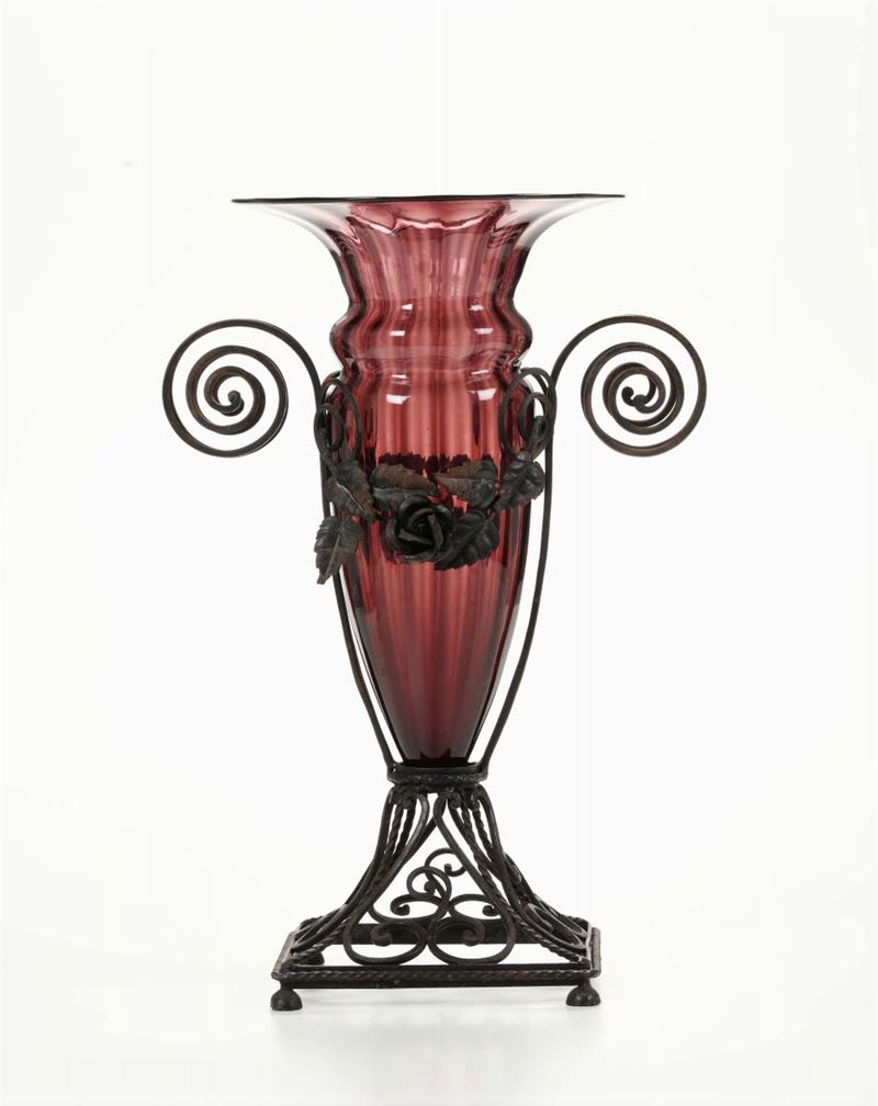 Vaso in vetro montato su struttura in ferro battuto  - Auction Ceramics Timed Auction - III - Cambi Casa d'Aste