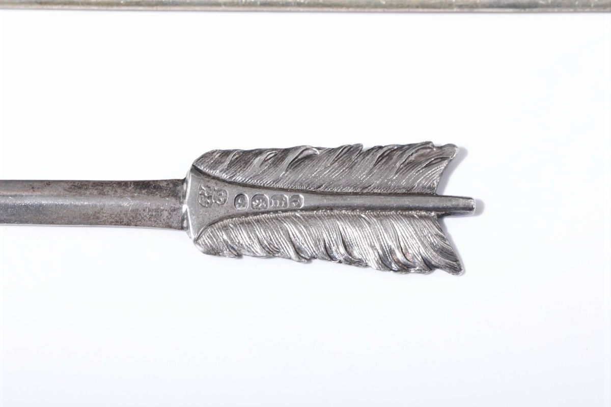 Nove Spiedini in Argento Fuso e Cesellato a Foggia di Spade, Inghilterra XX Secolo