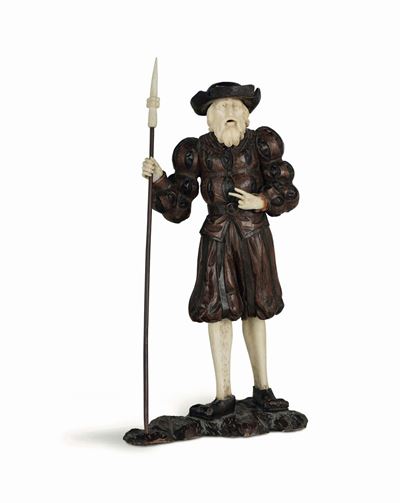 Lanzichenecco in Avorio e Legno Tinto. Germania del Sud XVIII-XIX Secolo
