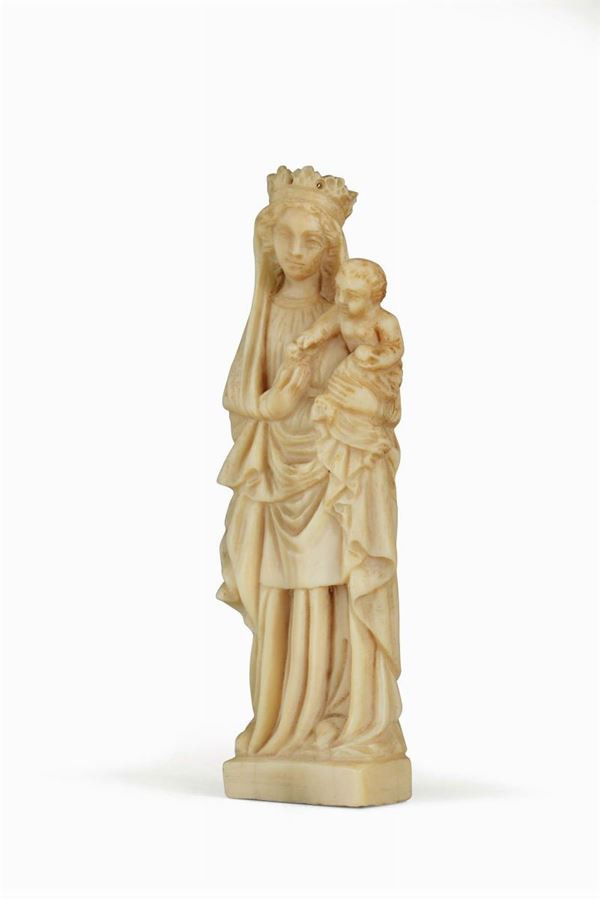 Madonna con Bambino in avorio. Manifattura francese (Dieppe?)XIX secolo
