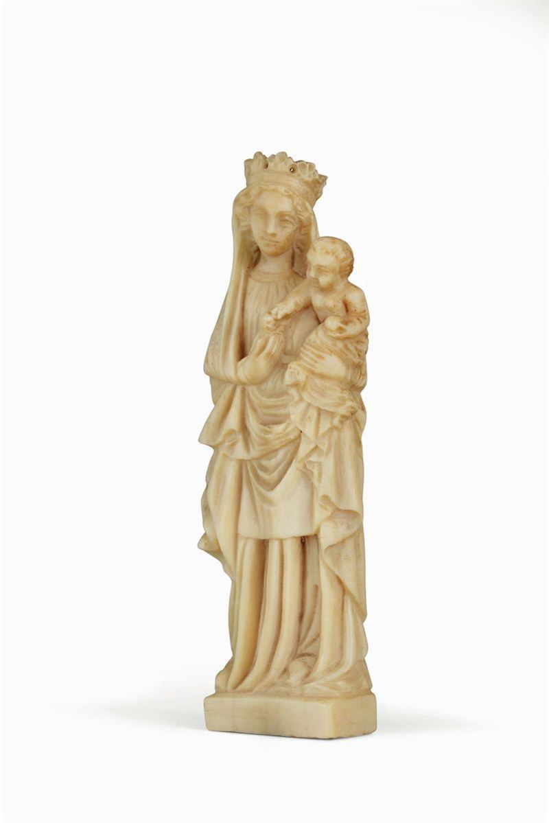 Madonna con Bambino in avorio. Manifattura francese (Dieppe?)XIX secolo  - Asta Scultura e Oggetti d'Arte - Cambi Casa d'Aste