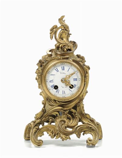 Pendola da Tavolo in Bronzo Dorato. Francia, Stile Luigi XV, XIX Secolo