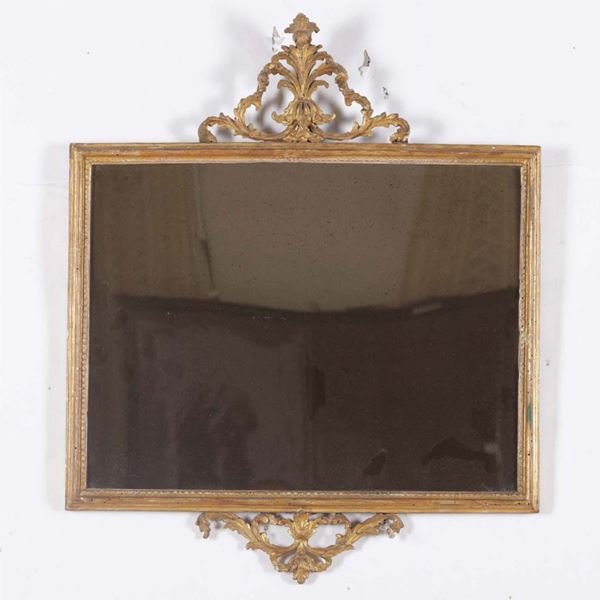 Coppia di specchiere in legno intagliato e dorato, XVIII secolo