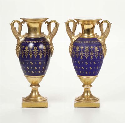 Coppia di Vasi Montati a Lampada Probabilmente Parigi, Prima Metà del XIX Secolo